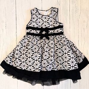 3/$15⭐️ Children’s Place Black and White Eyelet Flower Print Dress Size 24M